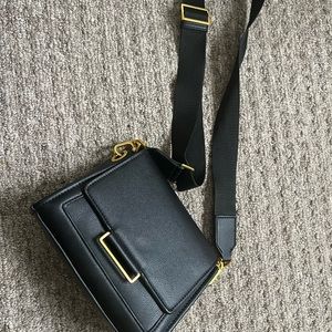 Crossbody black bag for everday use